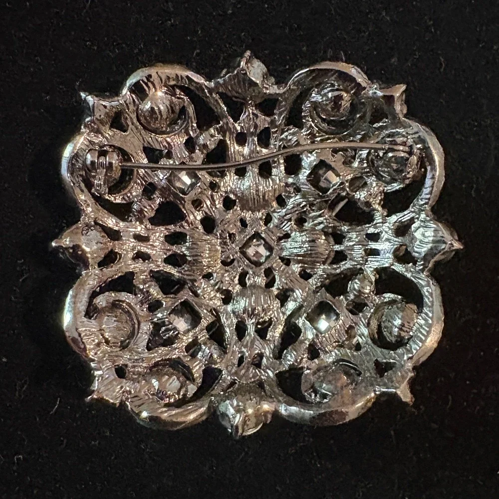 Vintage Style Filigree Rhinestone Crystal Brooch Pin Statement Silver‎ tone